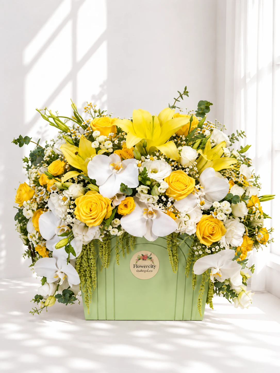 shahrgol.co-box-gol-saya-yellow-white-flower-box باکس گل سایا با ارکیده سفید و گلهای زرد
