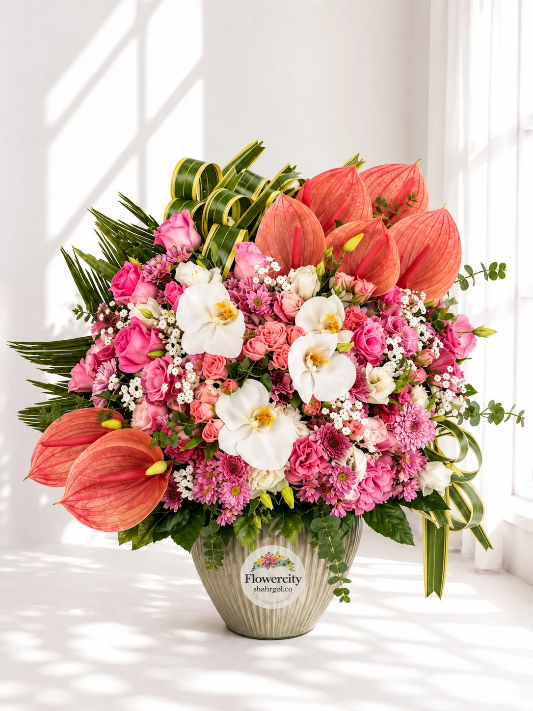 shahrgol.co-latafat-rangi-flower-arrangement جام گل لطافت رنگی با آنتریوم و ارکیده شهرگل