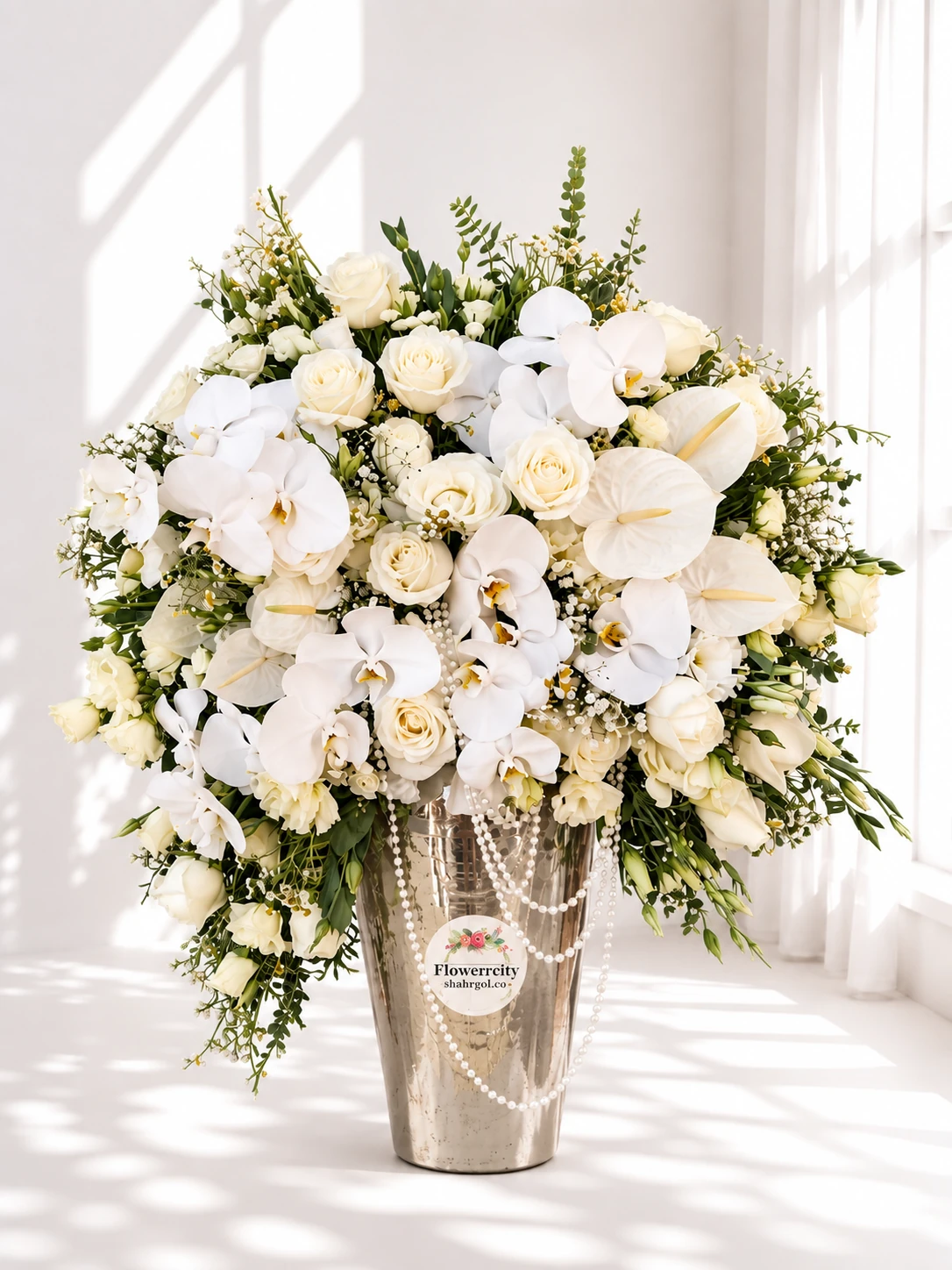 shahrgol.co-luxury-white-flower-vase جام گل مهتاج سفید با ارکیده و رز شهرگل